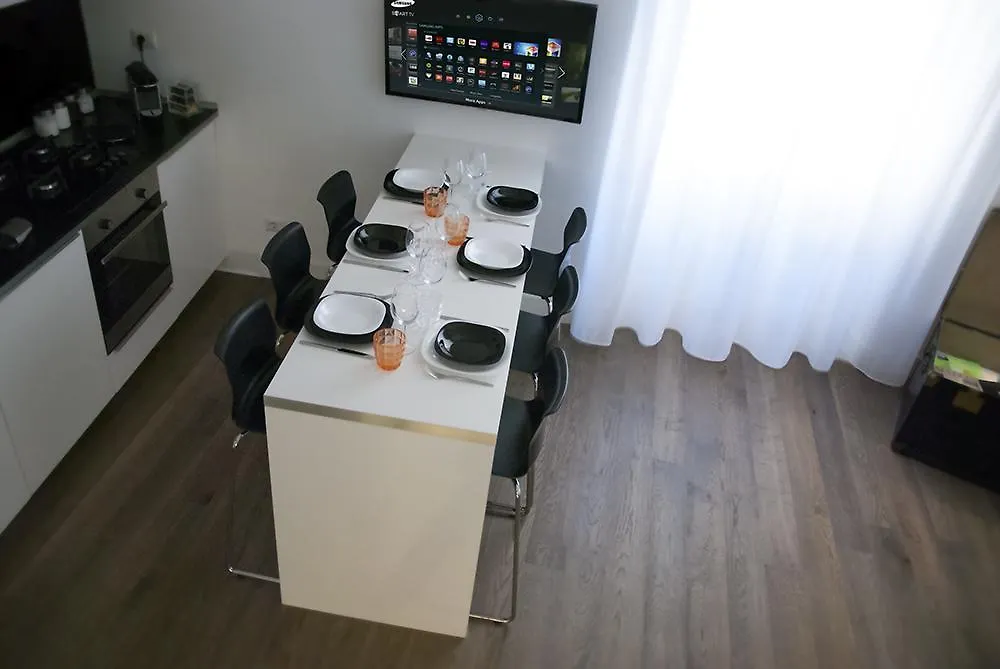 App Leoncino Design Apartment In Rome